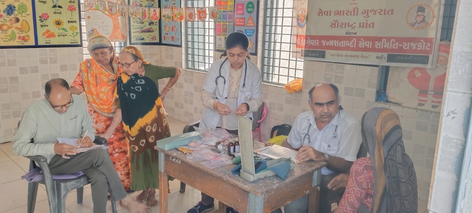 ડો. બાબાસાહેબ આંબેડકર જન્મજયંતિ નિમિત્તે રાજકોટમાં સેવાભારતી, ડૉ. હેડગેવાર જન્મશતાબ્દી સેવા સમિતિ, NMO અને વિશ્વ હિન્દુ પરિષદ દ્વારા 120 નિઃશુલ્ક આરોગ્ય કેમ્પ — 5500થી વધુ લોકોએ લીધો લાભ